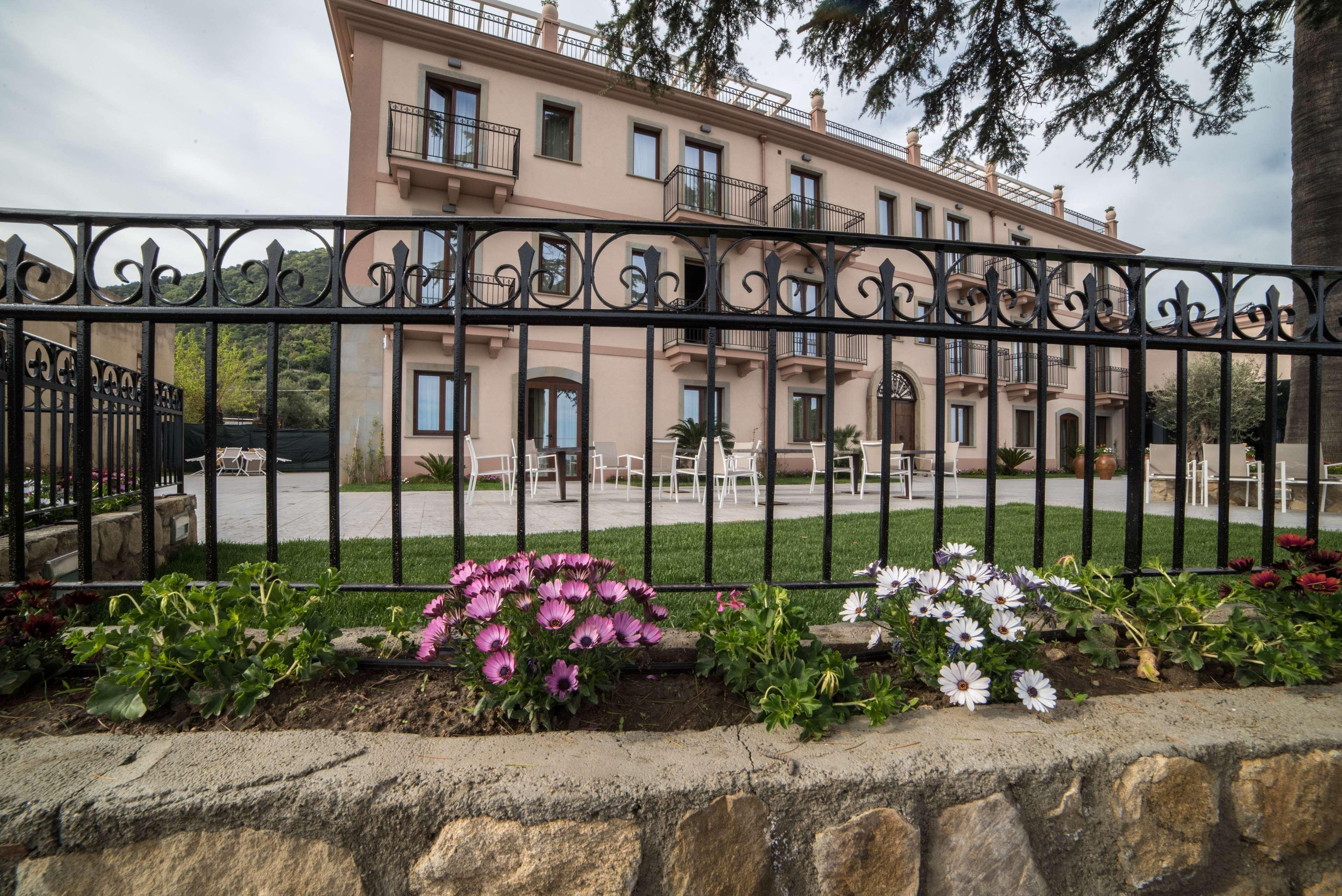 Western Terre Di Eolo Hotel 4*