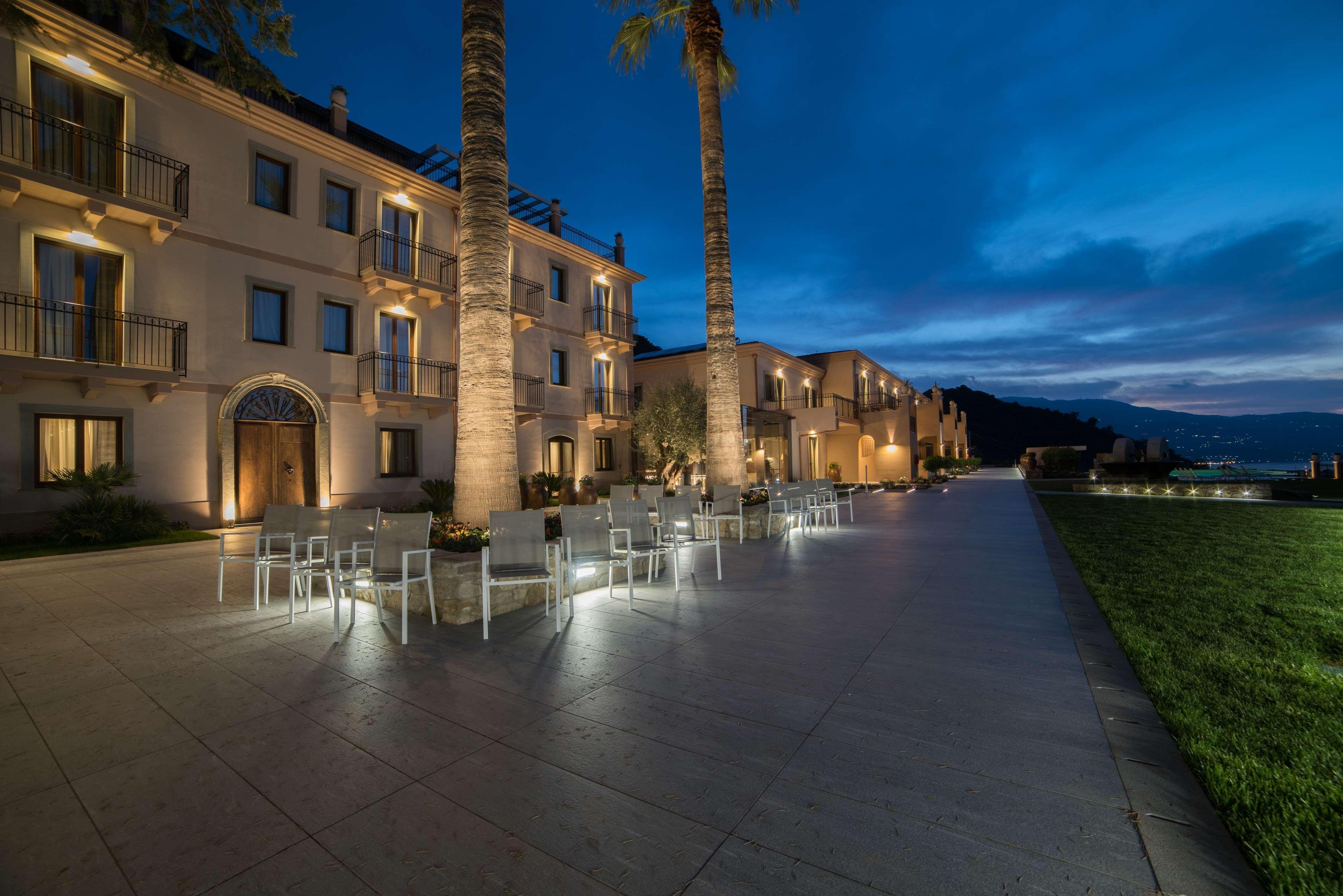 Hotel Western Terre Di Eolo 4*