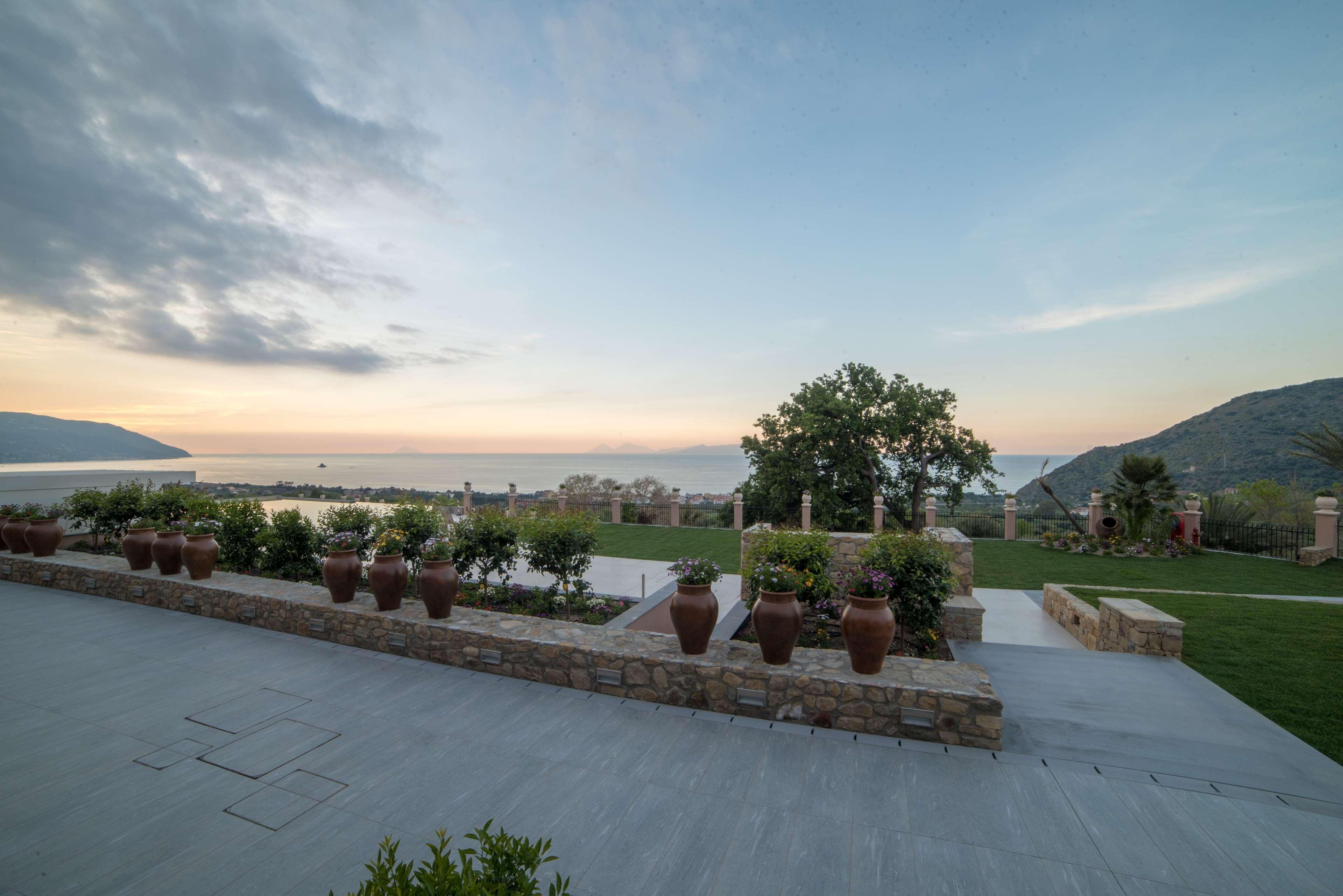 Hotel Western Terre Di Eolo 4*