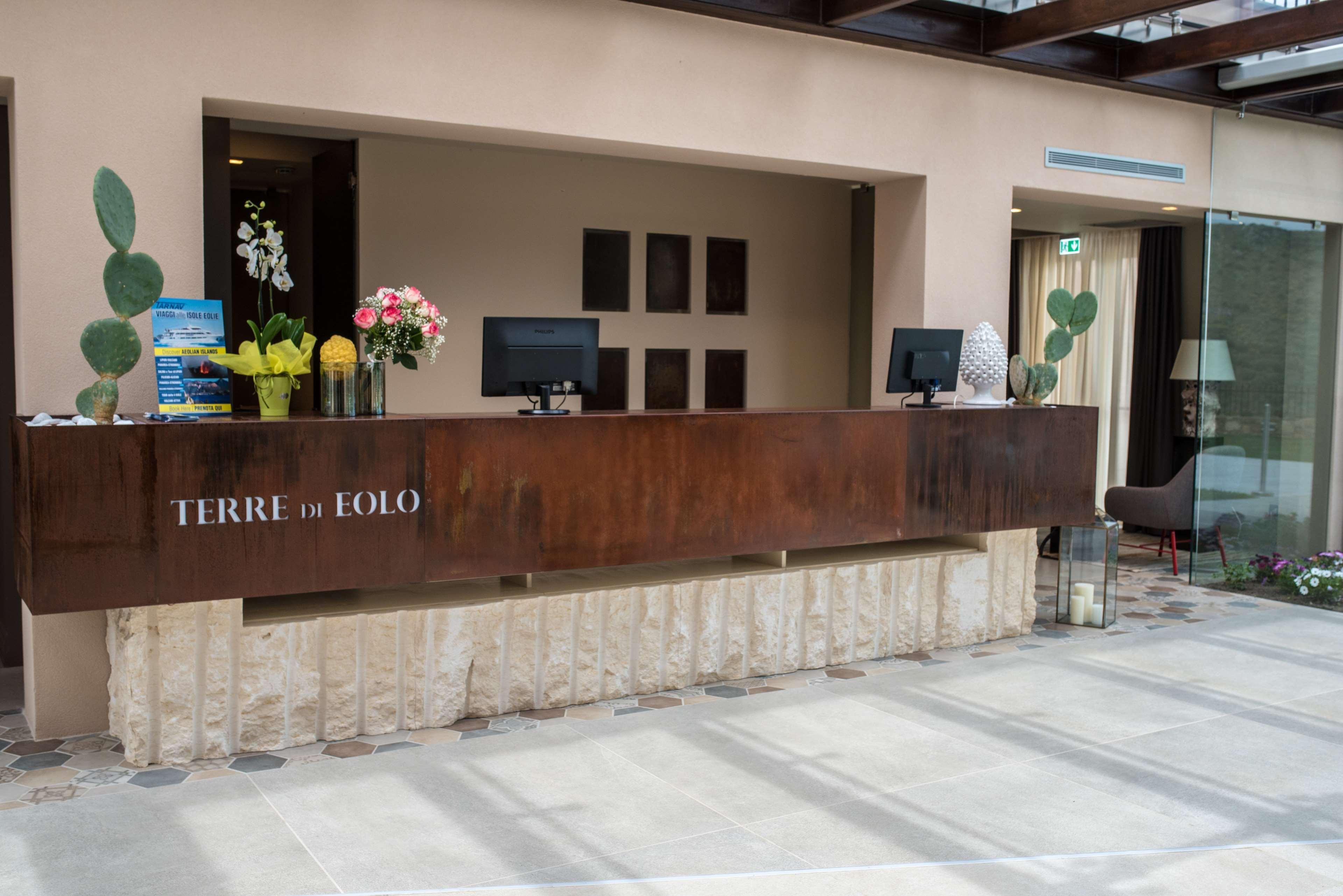 Hotel Western Terre Di Eolo 4*